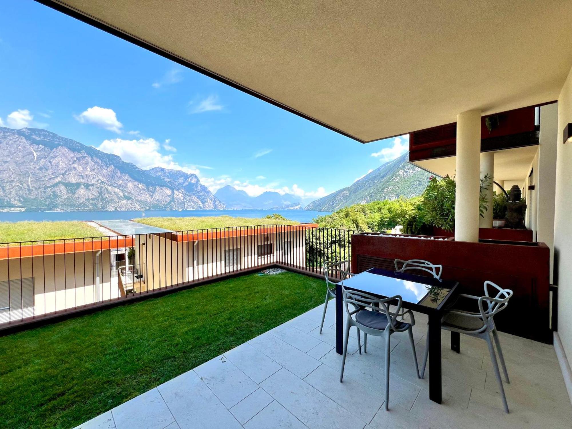 Seeblick Le Dimore Malcesine Bagian luar foto